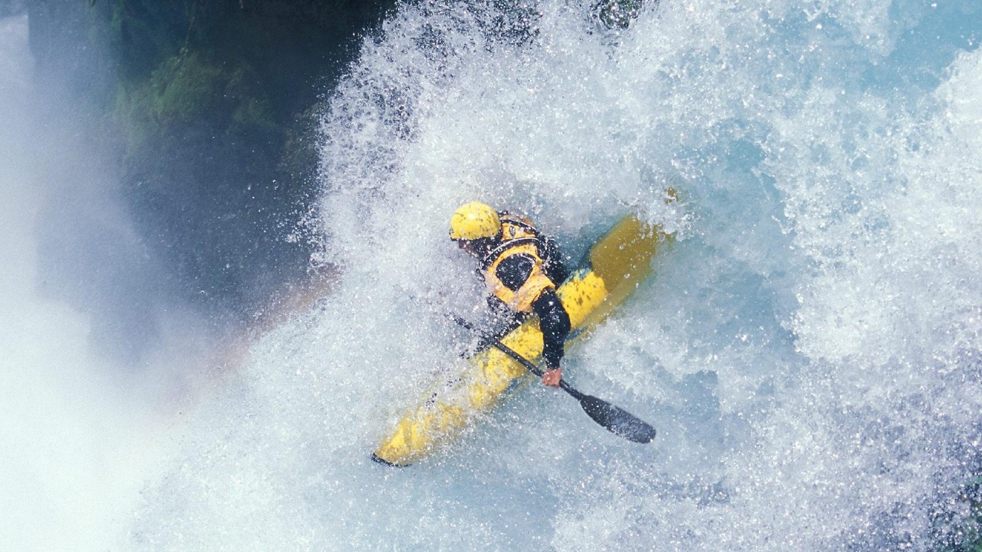 蹦床跳跃大赛，空中舞者的精彩绽放，蹦床跳跃动作